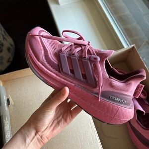 ADIDAS ULTRABOOST LIGHT NEW YORK